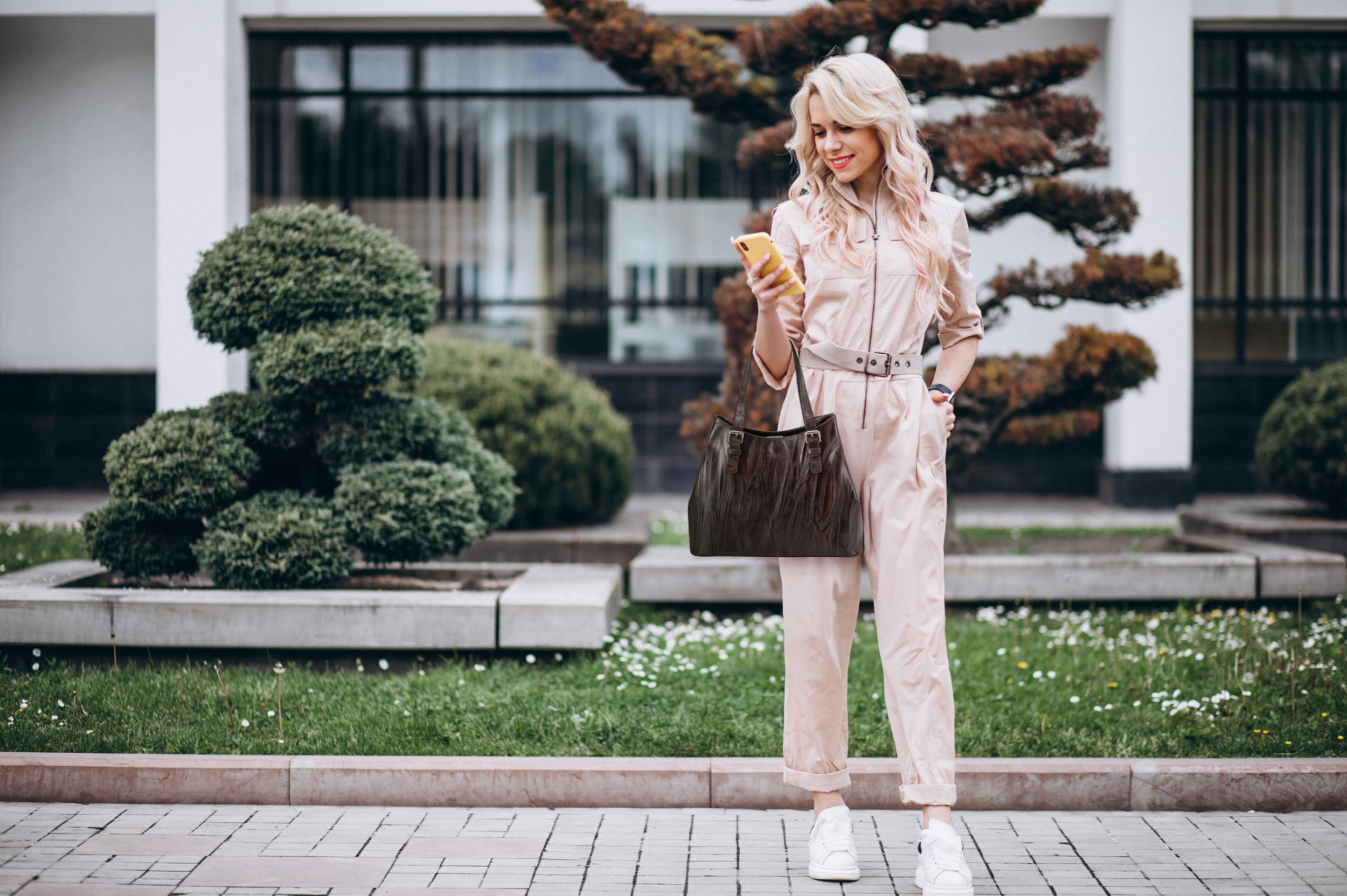 The Essential City Style Handbag for the Modern Woman